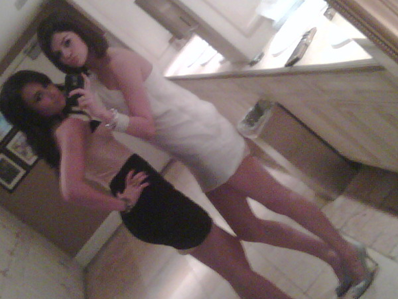 demi_lovato_selena_gomez_prom_pix.png