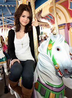 amd_selena_gomez.jpg