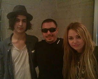 avan jogia miley cyrus.jpg
